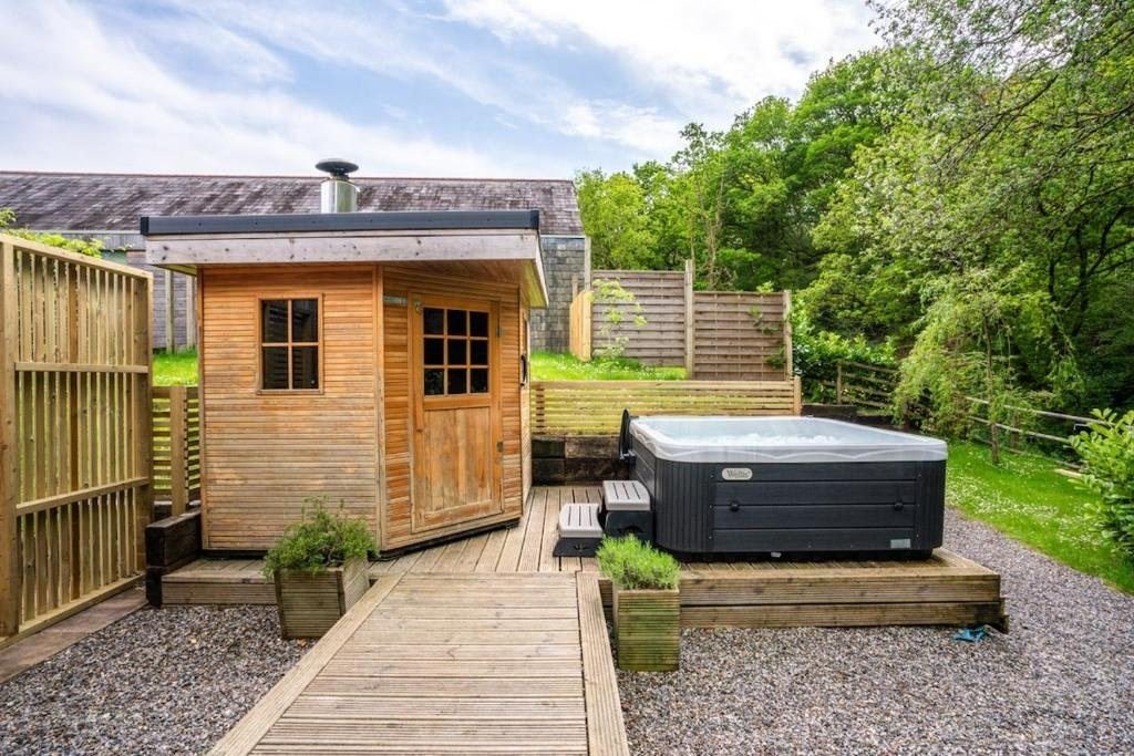 Lavender Lodge, hot tub lodge at Brecon View Eco Retreat