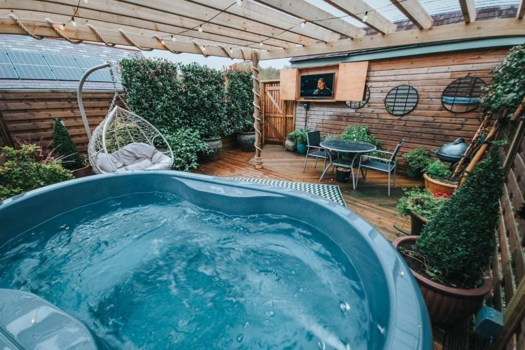 Private hot tub for a proposal in Wales