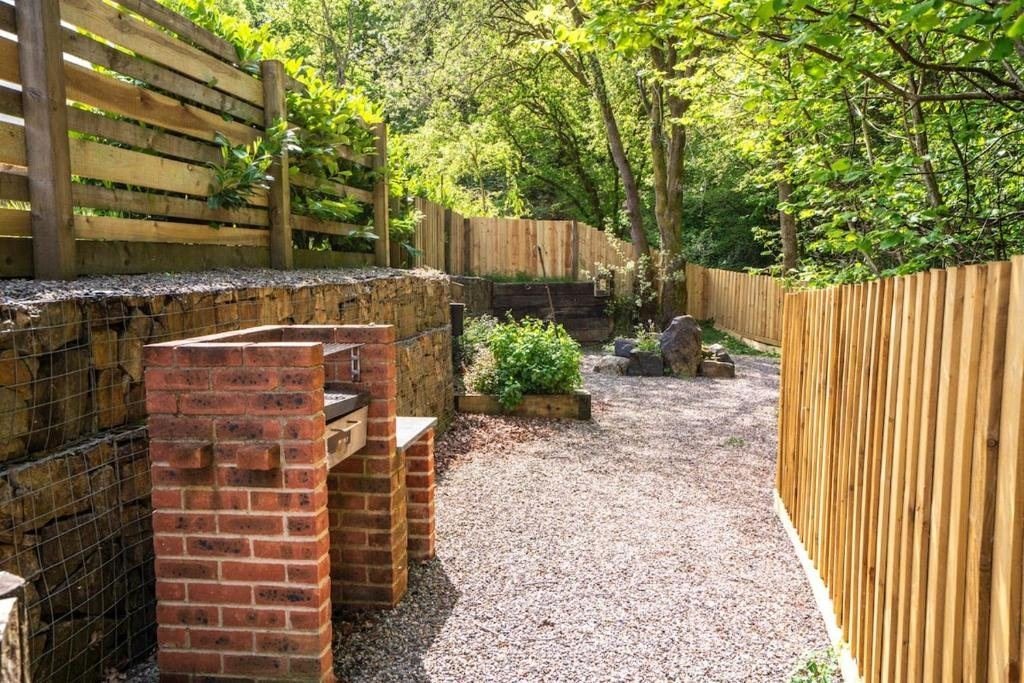 Mint Lodge, hot tub lodge at Brecon View Eco Retreat